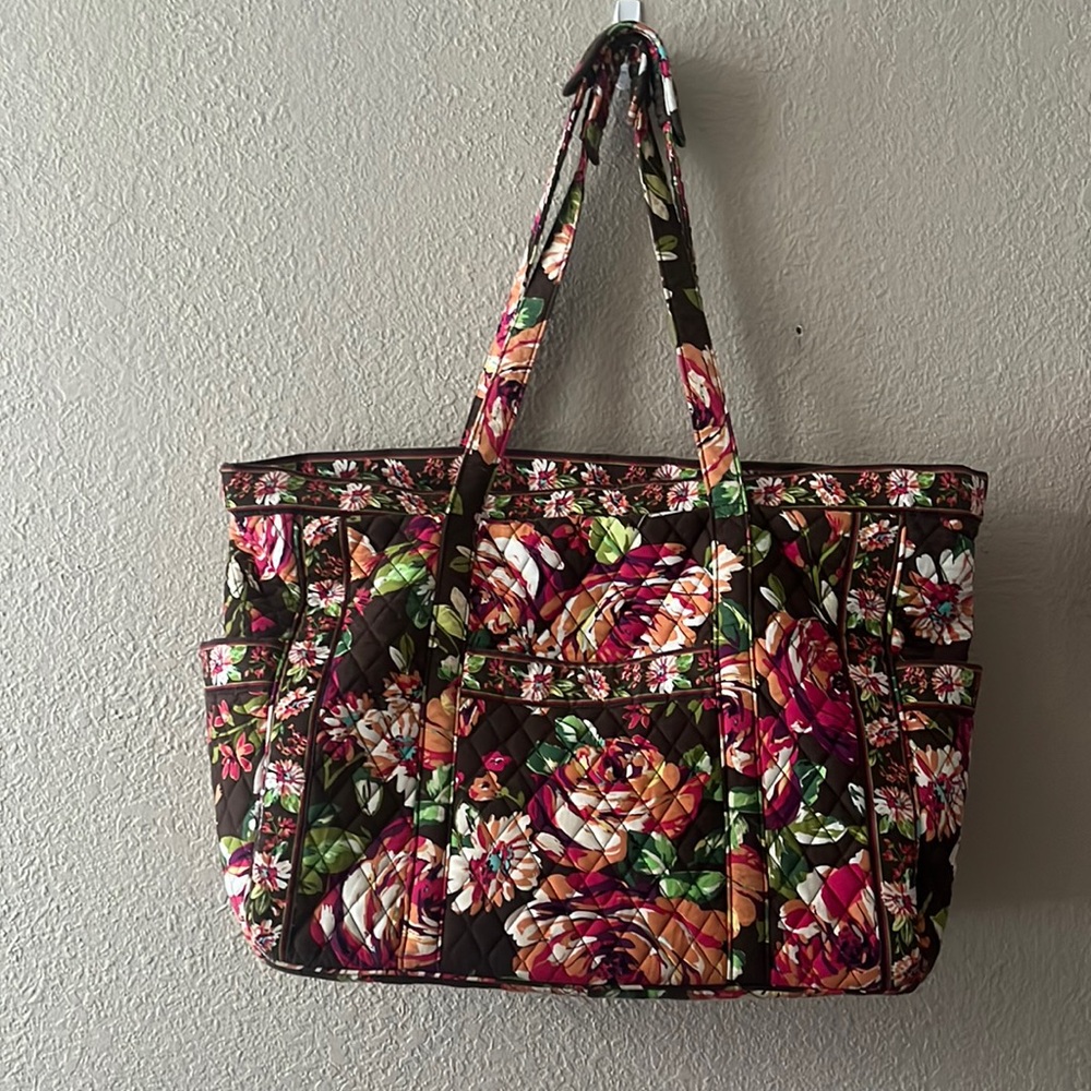 Vera Bradley zipped tote